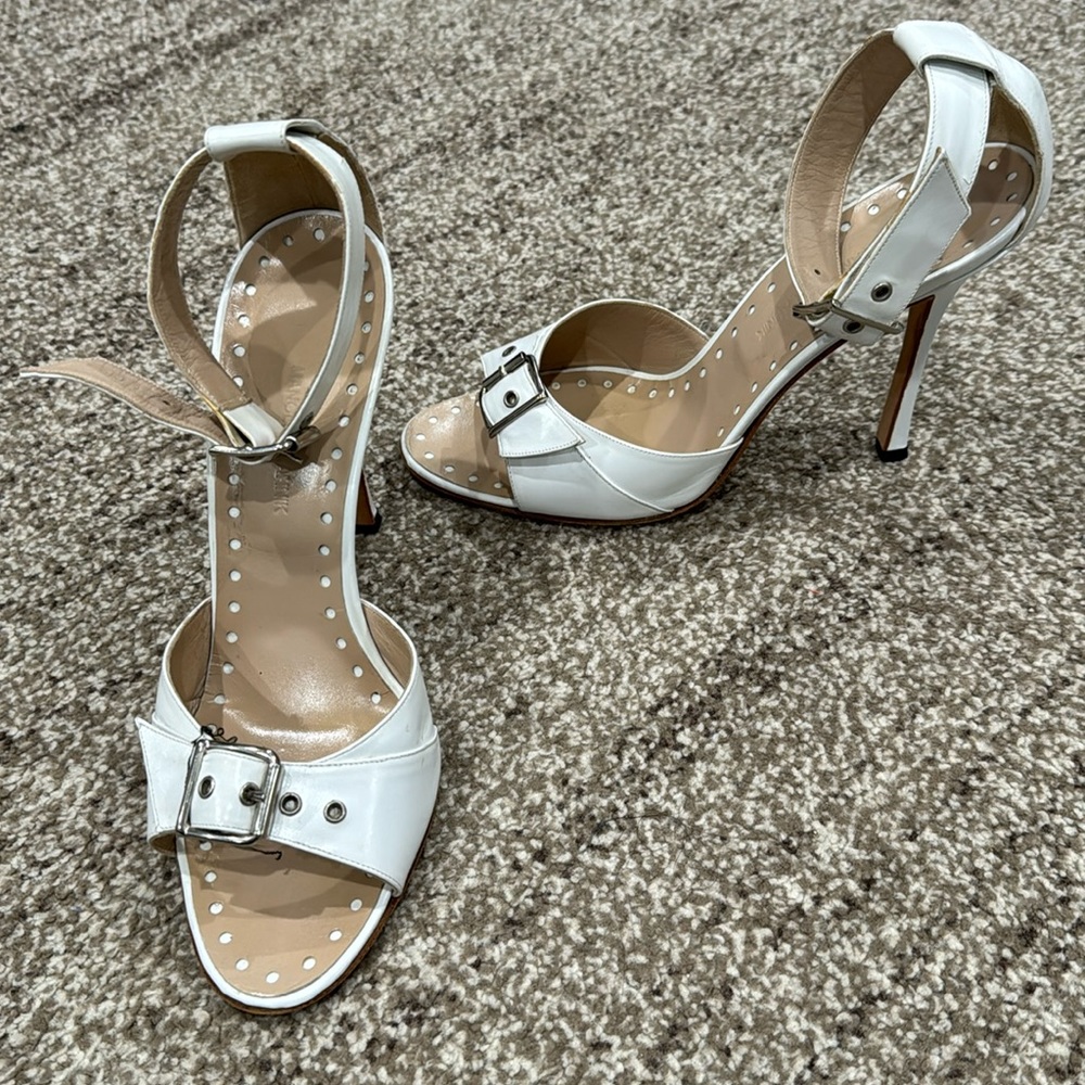 Manolo Blahnik TRICIDA
Leather White Heels size 8